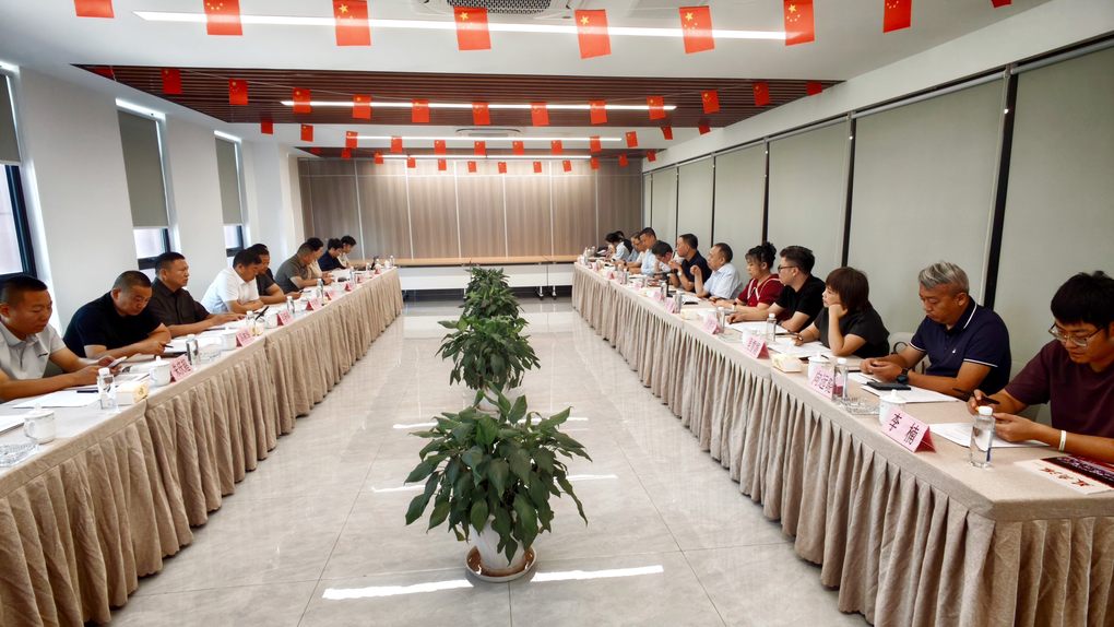 哈密市工商联 重庆市江苏商会 重庆民营经济国际合作商会考察交流座谈会在华博军卫顺利召开